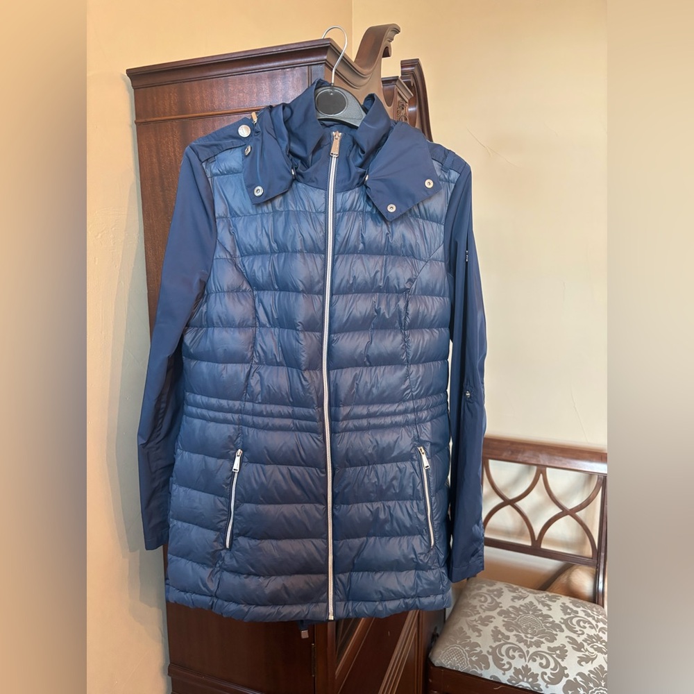 Half puffer half rain jacket w cute detachable hood! Very versatile, Medium,